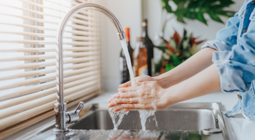 gootsteen handen wassen