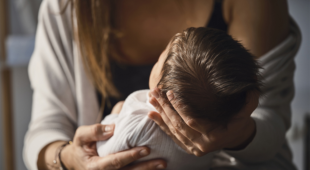 Waarom de ene baby met veel haar wordt geboren en de ander niet