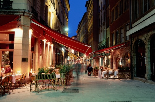 Straatje met cafe in Lyon: net zo mooi als Partijs