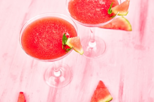 twee slushies, roze achtergrond