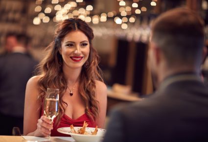 Date Man En Vrouw in een restaurant