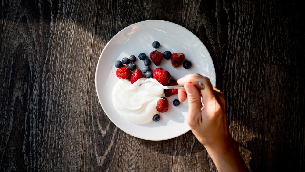 Aan het afvallen? Deze soorten yoghurt kun je het beste eten