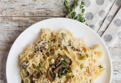 Herfstige Pastagerechten: Tagliatelle op een bord