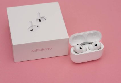 Airpods, roze achtergrond