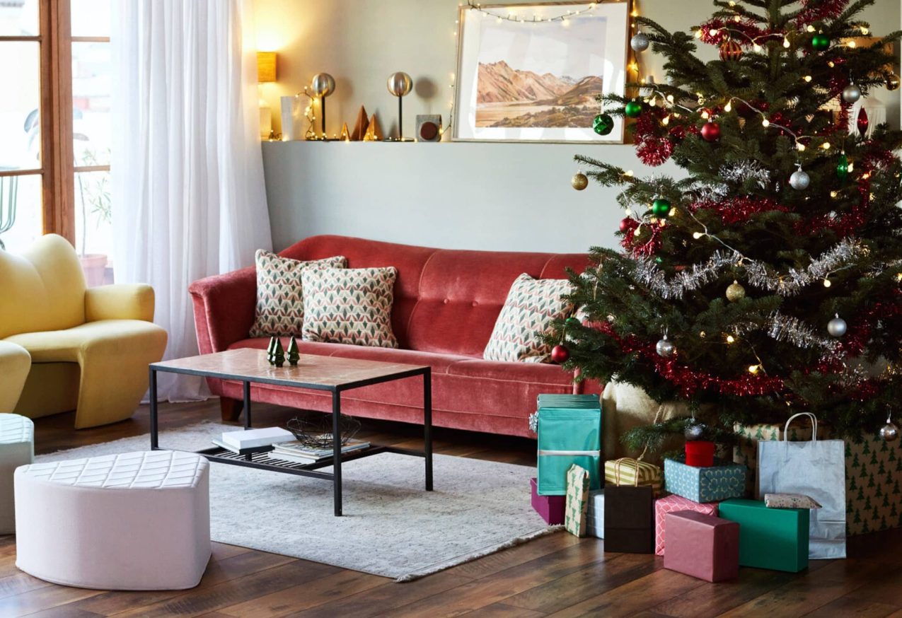 Kerstitems: moderne woonkamer in kerstsfeer