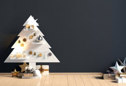 Originele Kerstversiering: Modern minimalistisch kerstinterieur, Scandinavische stijl.