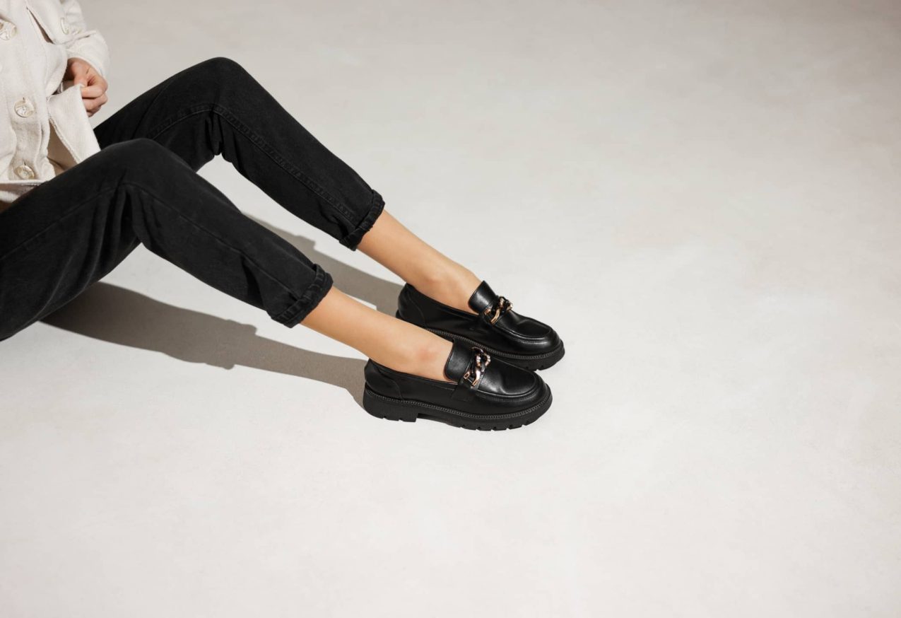 Vrouw Met Loafers